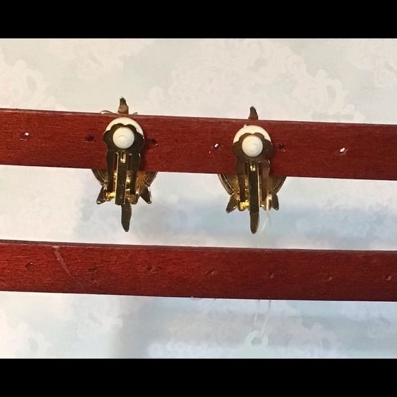 Vintage‎ Crystal Earrings with Strawberry Design - Picture 3 of 3